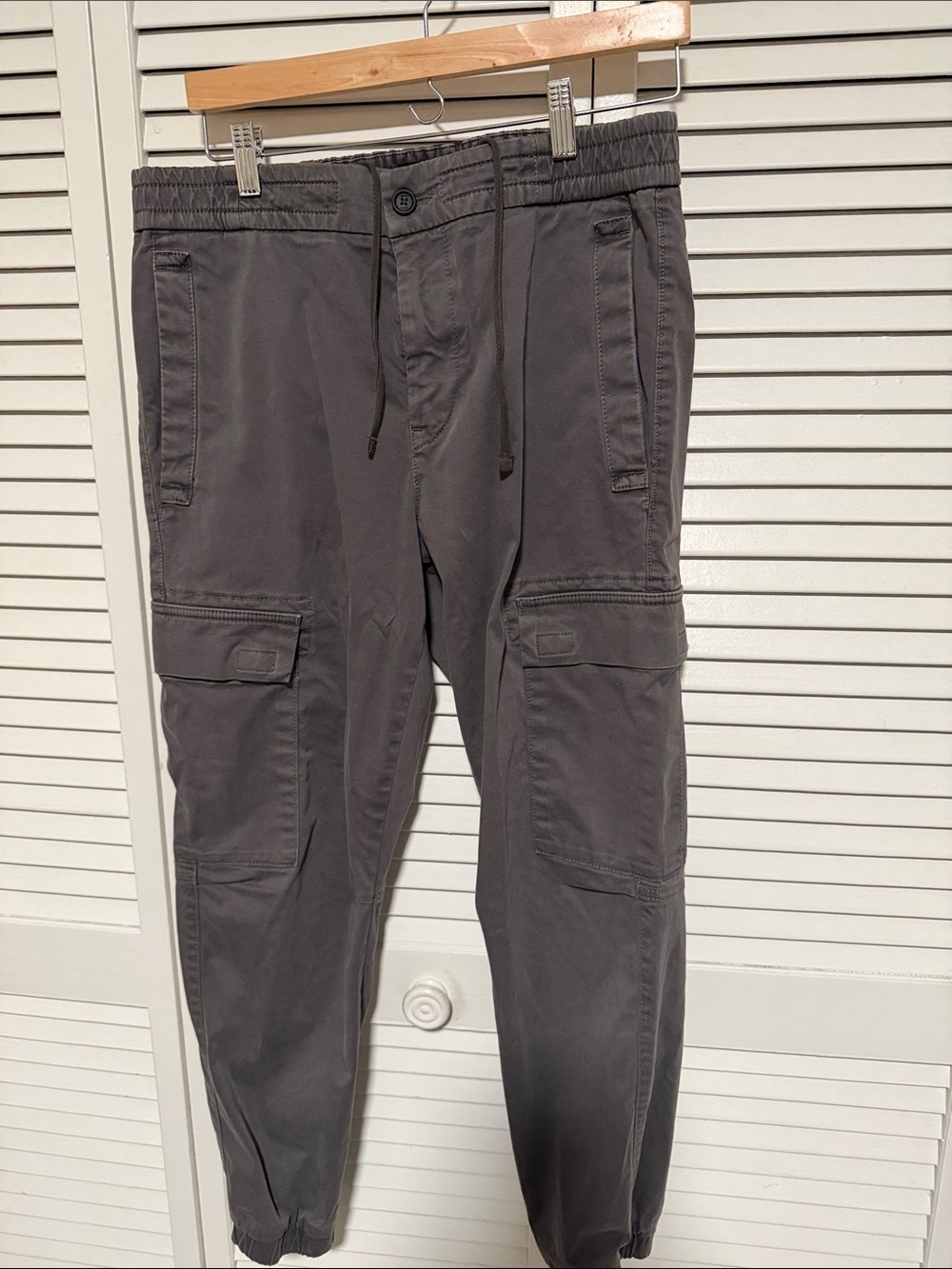 Boss Men's Charcoal Cargo Joggers - Dark Gray